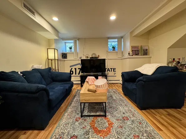 94 Pleasant St APT 1, Brookline, MA 02446