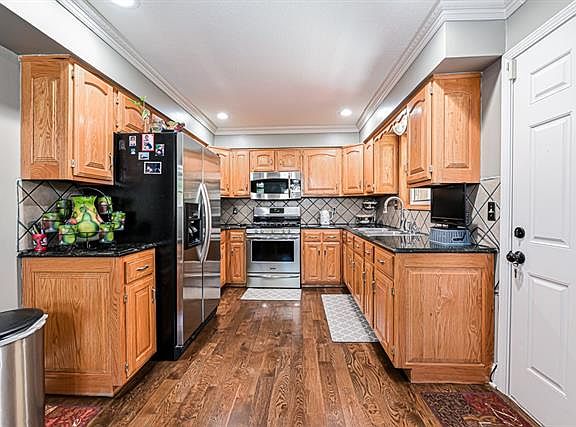 2nd image of 5945 Nogard Ave