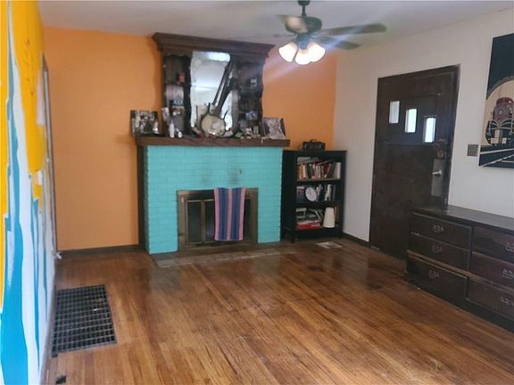 5th image of 5647 Euclid Ave