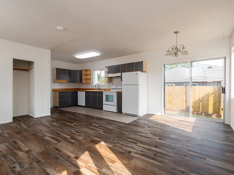 10261 Occidental Ave S — Photo 4