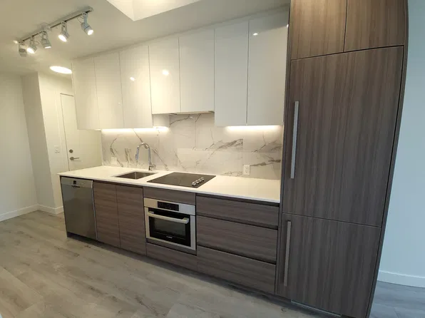 10626 City Pkwy, Surrey, BC V3T 4C3