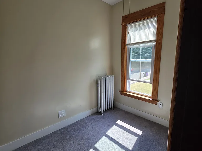 73-75 Hitchcock St — Photo 9