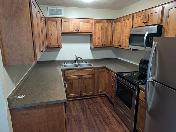 2nd image of 2807 Pembroke Ln #C6