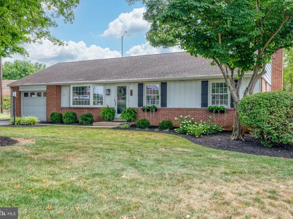 20 Debra Ln, Lancaster, PA 17602