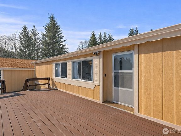 3rd image of 124 W Blakley Drive