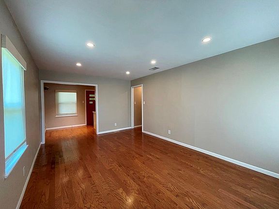 3rd image of 1718 W Saint Johns Ave #A