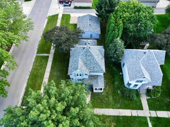 509 Center Ave, Decorah, IA 52101