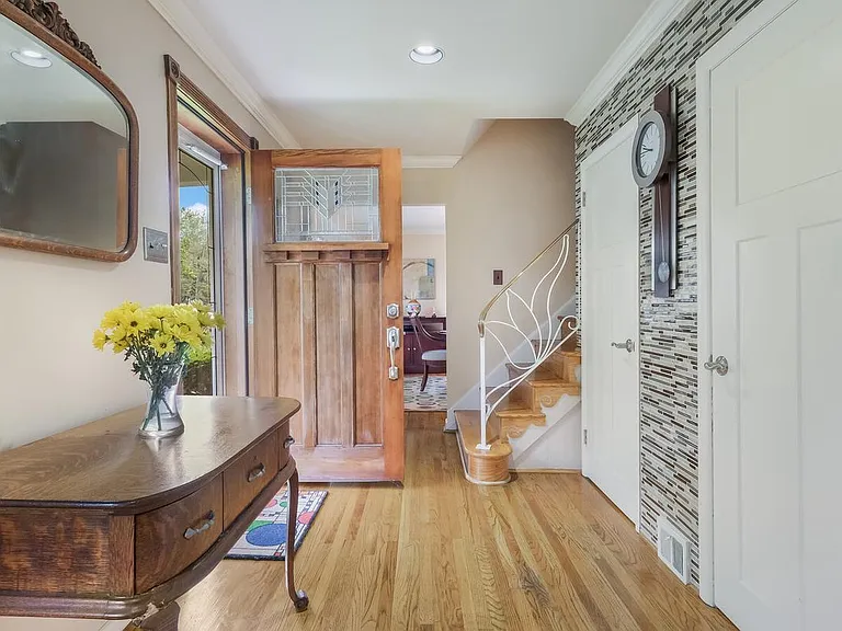 646 Green Briar Rd — Photo 2