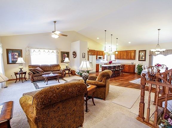 2nd image of 406 Erin Cir
