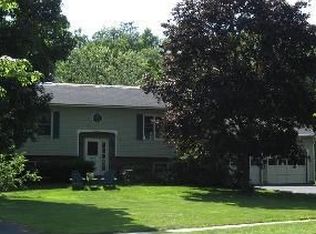 21 Brook Dr, Burlington, VT 05408