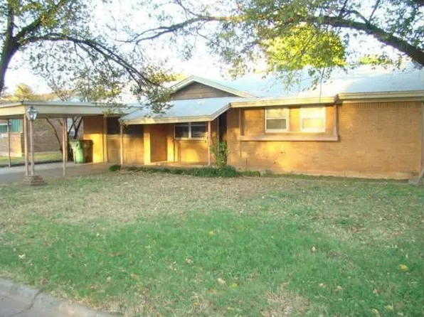 1116 W Louisa Ave, Iowa Park, TX 76367