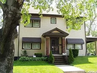 1153 Carlyon Rd photo 1