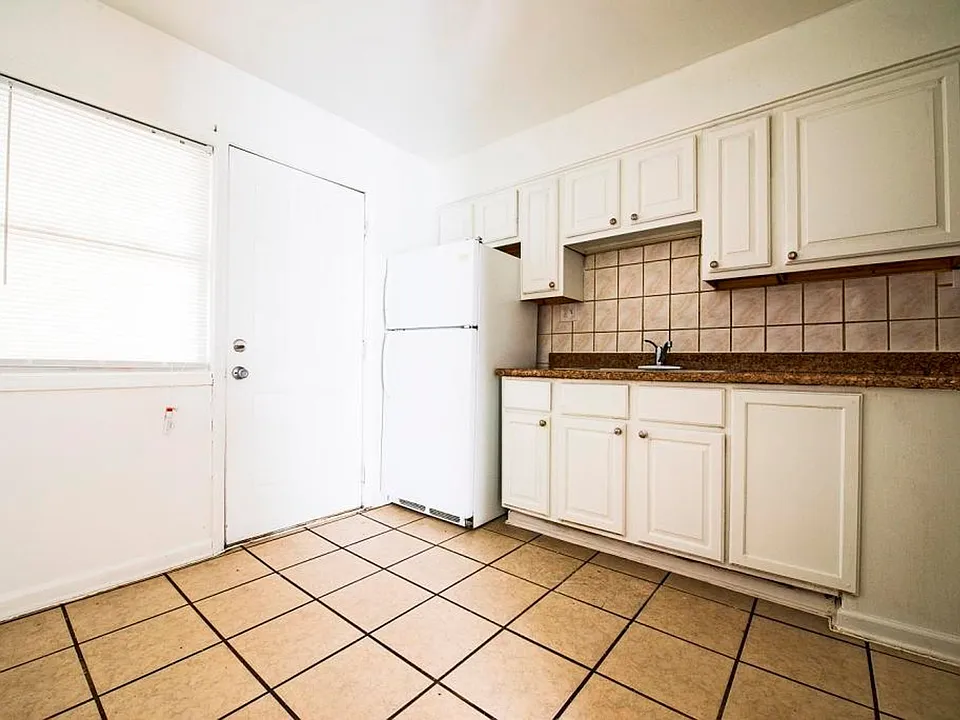 729 N Central