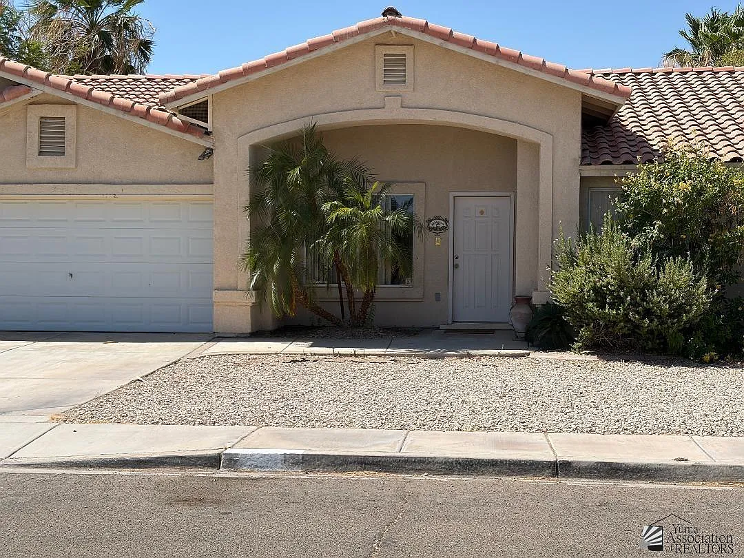 4 bed, 2.0 bath, 1700 sqft, $1,800 — Photo 1