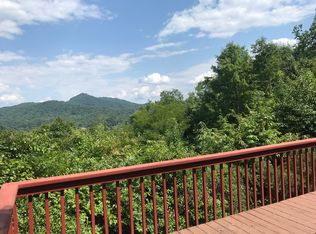 230 Caesars Cove Dr, Hayesville, NC 28904