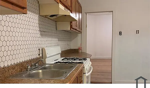 112 E Howard St #B — Photo 1