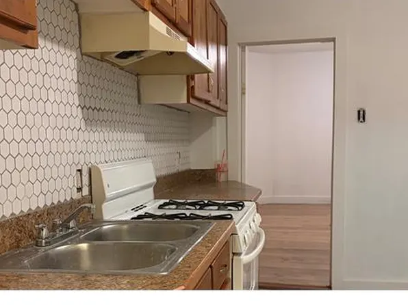 112 E Howard St #B, Hampton, VA 23663