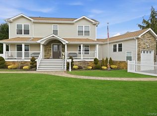 3 Neptune Pl, Massapequa, NY 11758