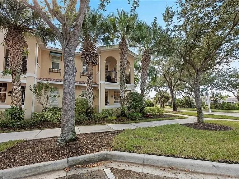 15561 Latitude Dr — Photo 2
