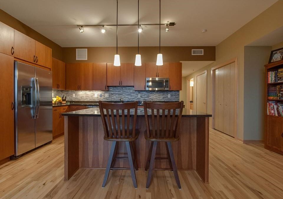 Kitchen and Eat-In Area