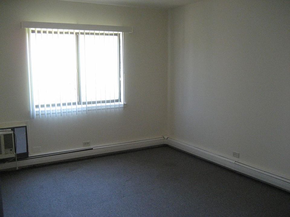 1st image of 1704 W Victoria Drive # Fl 2nd
