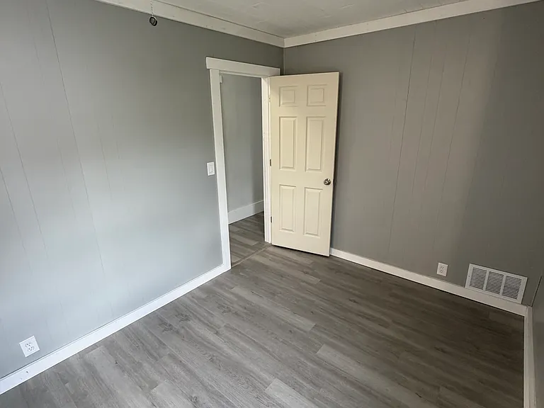 100 Sterling St — Photo 15