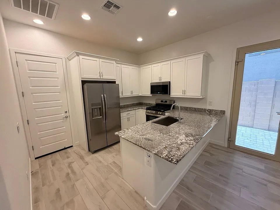 20119 W Pinchot Dr