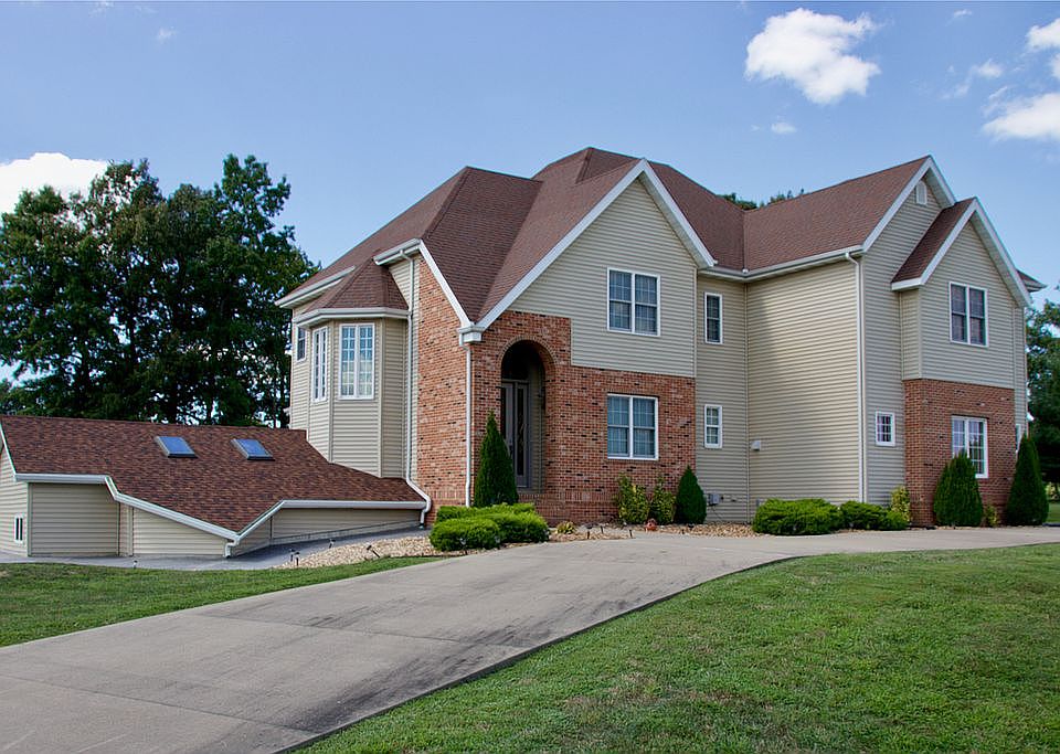 1st image of 709 Jonathan Ln