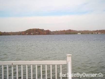 Beautiful 320 acre green lake