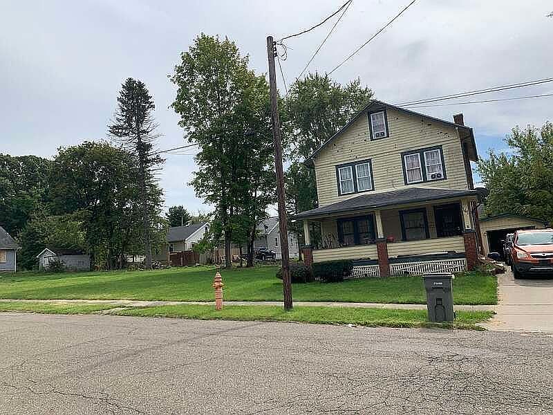 1st image of 141 E Boston Ave