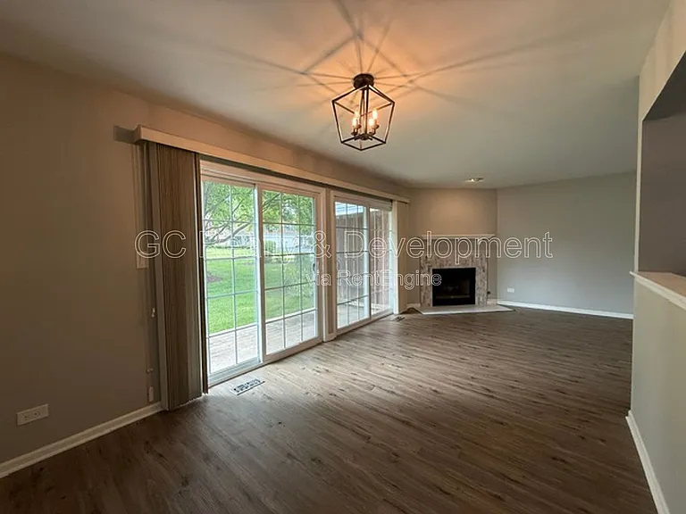 1686 Grosvenor Cir #B — Photo 5