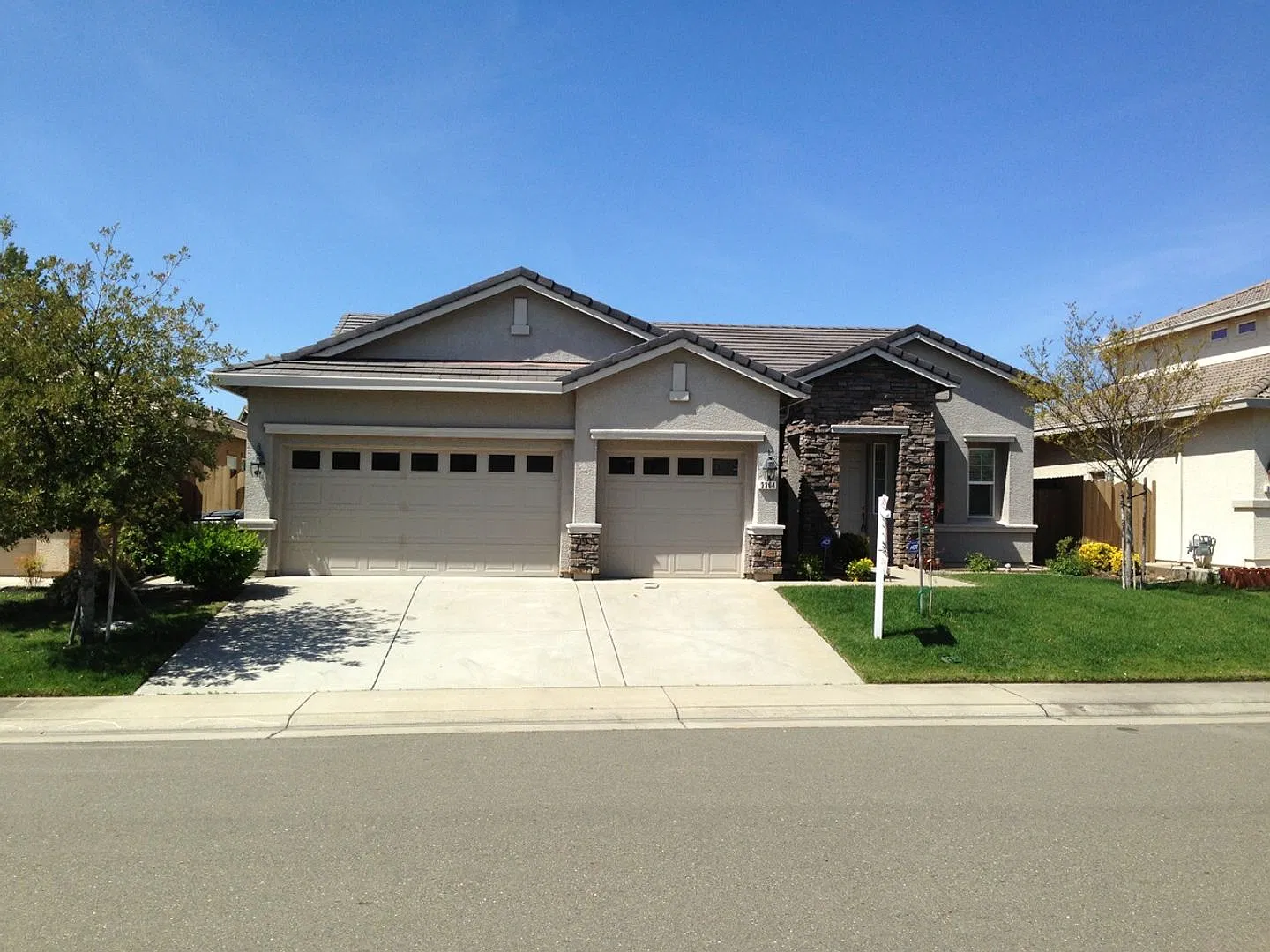 Spacious Single-Story 4 Bed, 2 Bath 2250sqft. Home in Zinfandel Village for Rent. — Photo 1