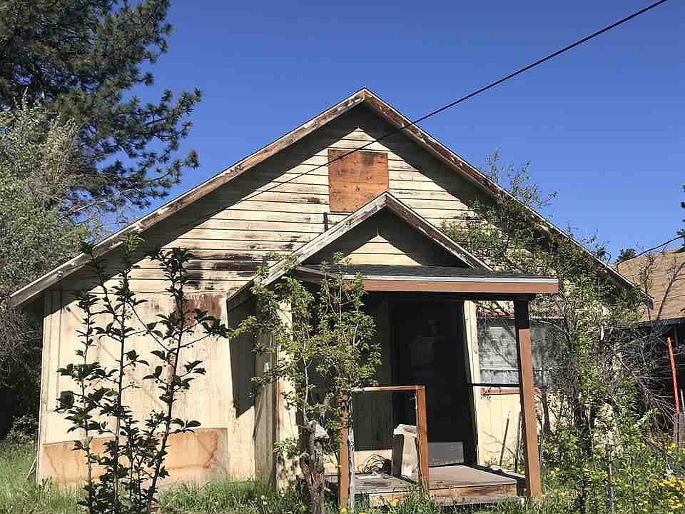 2nd image of 422 Elm St