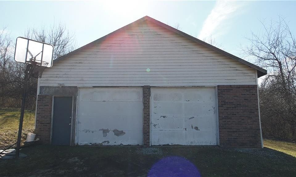 2nd image of 2940 Old State Road 37 N