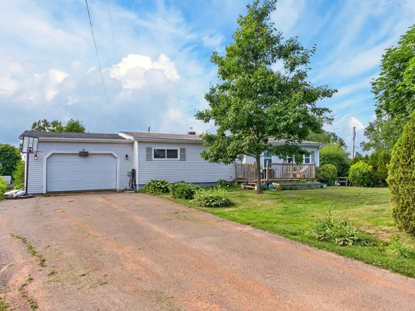 23 Lakeview Dr, Cornwall, PE C0A 1H5