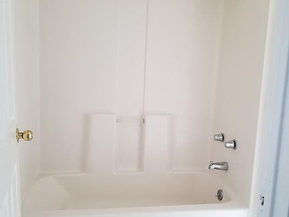 2nd image of 746 Winslow St