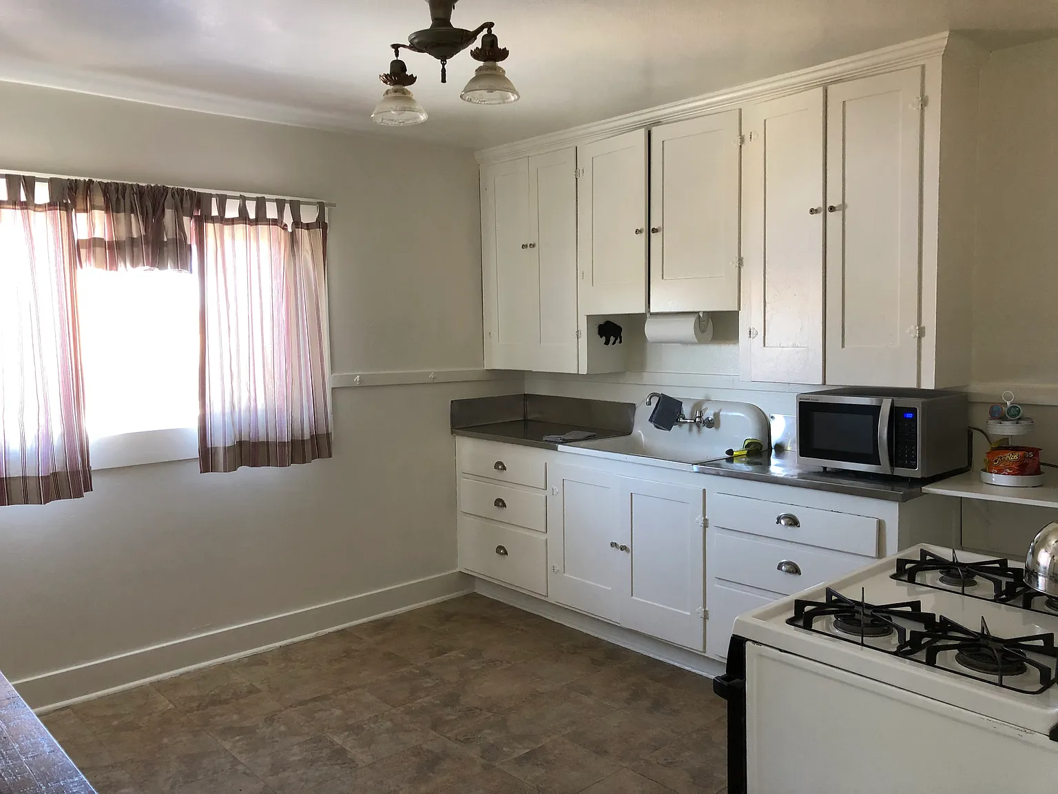 1 bed, 750 sqft, $1,250 — Photo 3