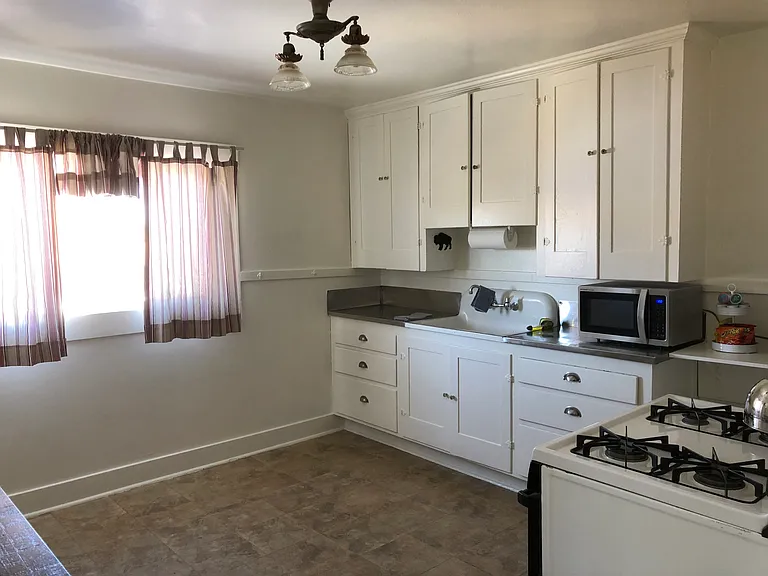 306 E 27th St #5 — Photo 3