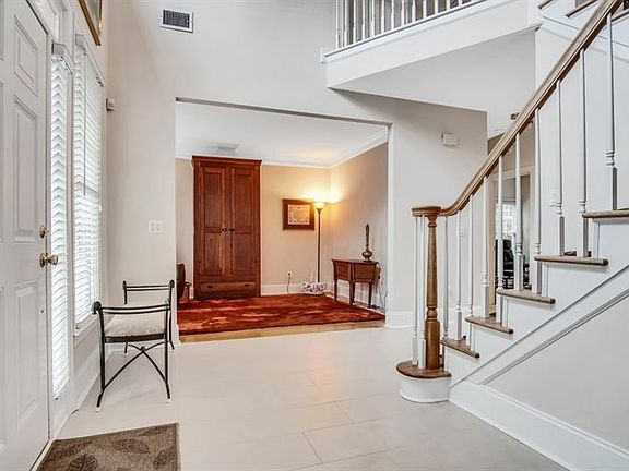 3rd image of 3415 Highcroft Cir