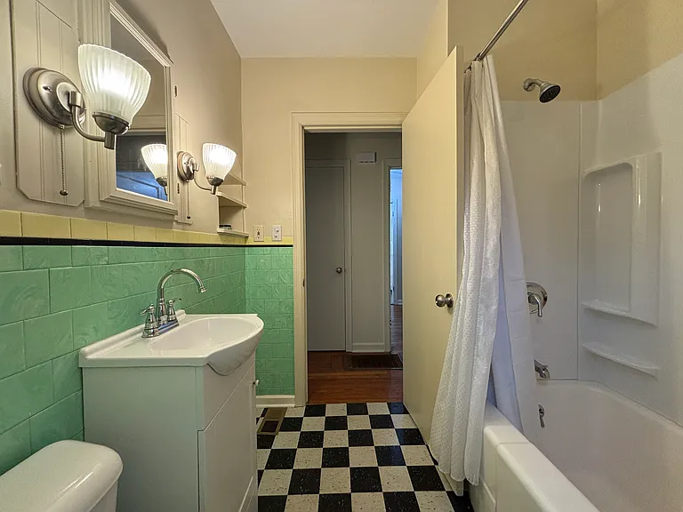 823 S Blakely St — Photo 10