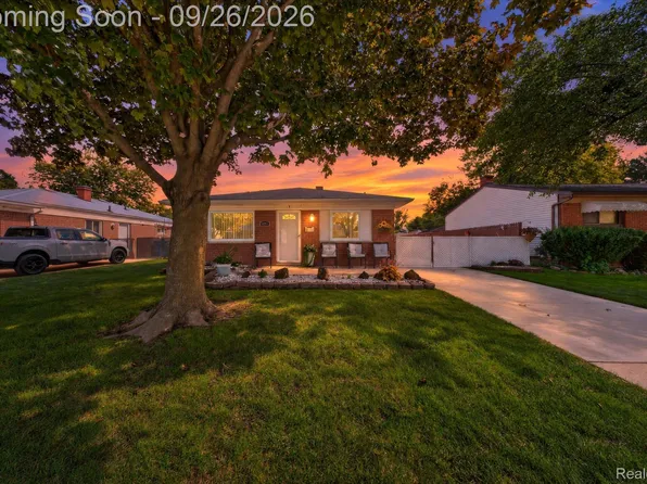 5073 Glenis St, Dearborn Heights, MI 48125