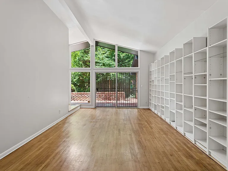 3543 Cloudland Dr — Photo 5