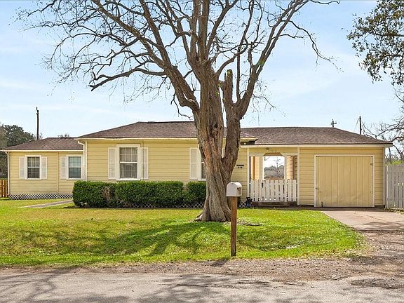 2nd image of 518 Sunny Ln