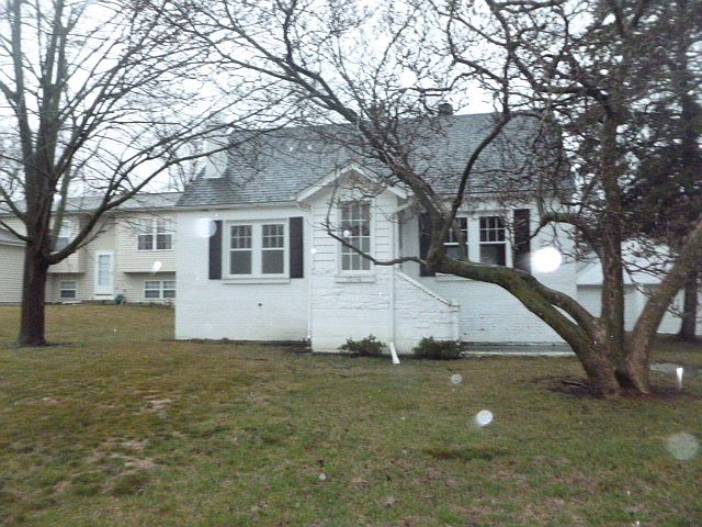 1st image of 10116 W Ford Ave