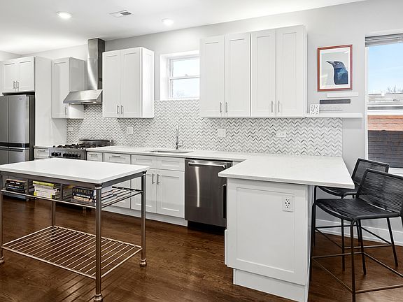 4th image of 2430 N Washtenaw Ave #3N