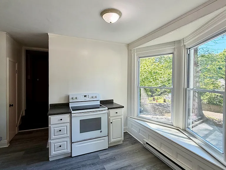 133 Maple St #A — Photo 3