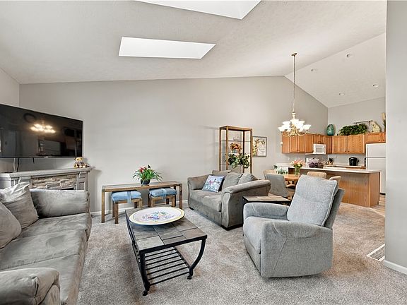 4th image of 221 Rayfield Cir