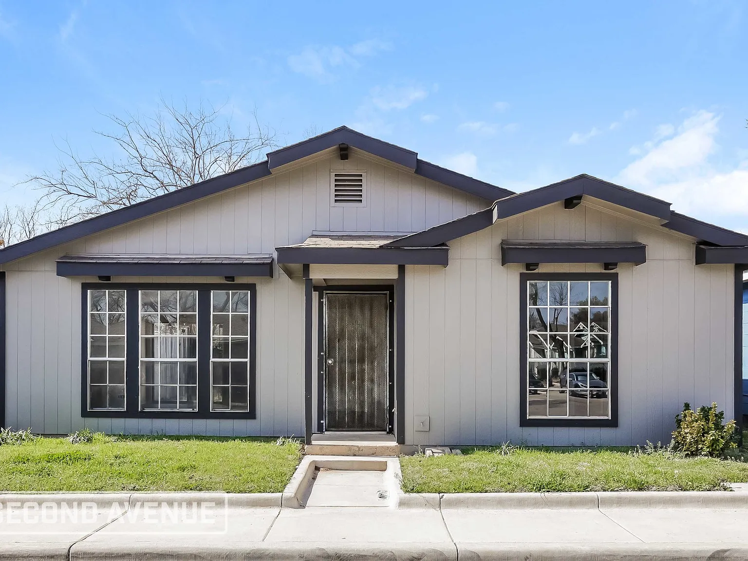 3 bed, 2.0 bath, 1196 sqft, $1,729 — Photo 1