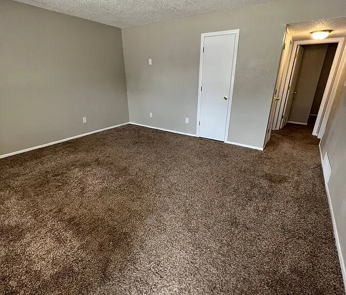 1017 Delaware Dr #2 — Photo 4