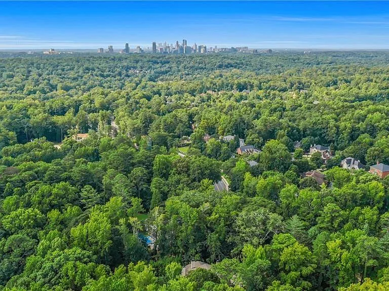 5265 Peachtree Dunwoody Rd — Photo 117